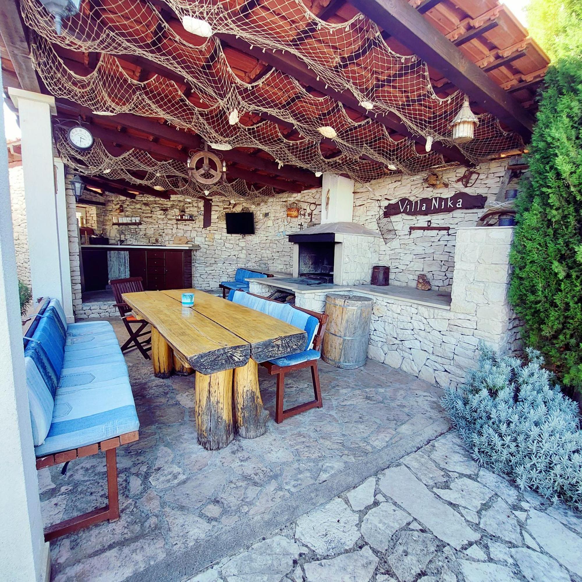 Charming Villa Nika With The Pool Supetar Exterior foto